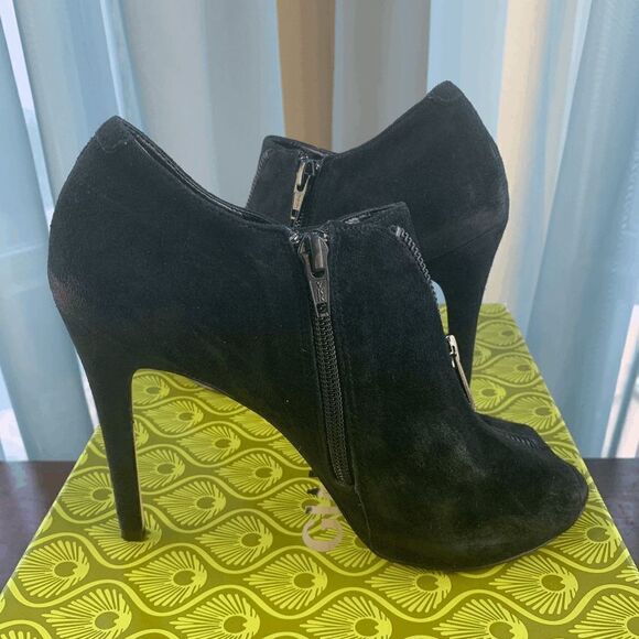 Gianni Bini Cadince Women's Suede Peep Toe Heel Shoes Black Size 7.5M - Picture 11 of 12